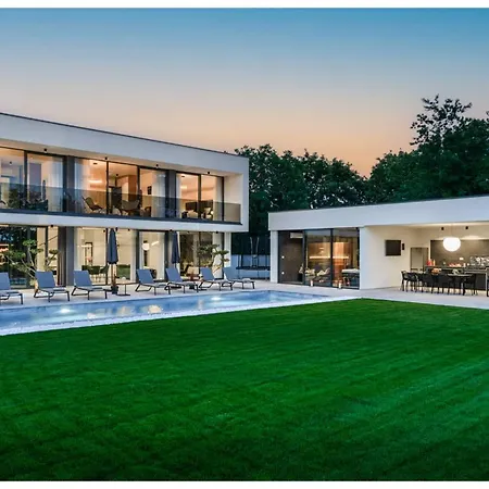 Boem Retreat - Timeless Elegance Just Steps From The Mediterranean Villa Agde