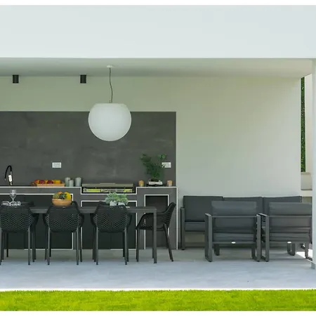 Villa Boem Retreat - Timeless Elegance Just Steps From The Mediterranean Agde