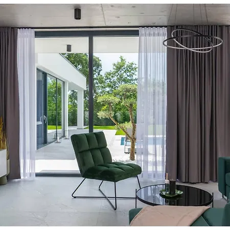 Boem Retreat - Timeless Elegance Just Steps From The Mediterranean Villa