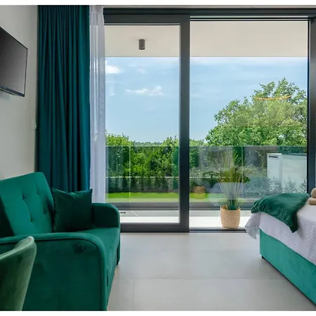 Villa Boem Retreat - Timeless Elegance Just Steps From The Mediterranean *